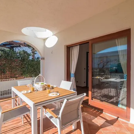 Дом отдыха Celeste House With Pool - Happy