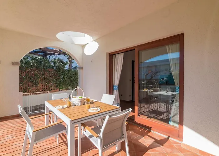 Будинок відпочинку Celeste House With Pool - Happy